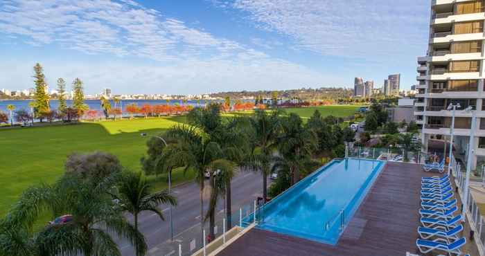 Swimming Pool Crowne Plaza PERTH, an IHG Hotel