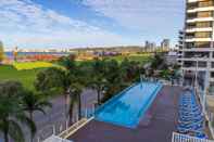 Swimming Pool Crowne Plaza PERTH, an IHG Hotel