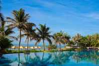 Kolam Renang Holiday Inn Resort HO TRAM BEACH, an IHG Hotel