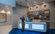 Lobi 4 Holiday Inn Express & Suites ST PETERS, an IHG Hotel