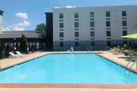 Swimming Pool Holiday Inn LANSDALE - HATFIELD, an IHG Hotel