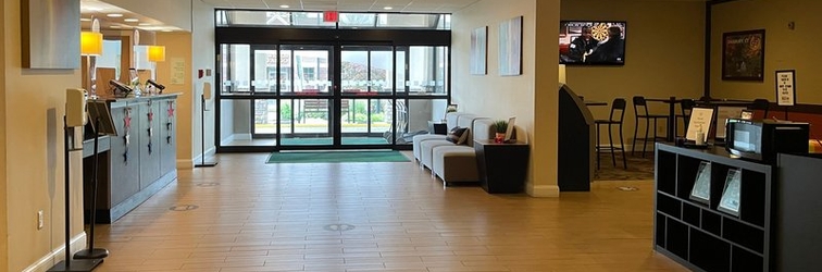 Lobby Holiday Inn DANBURY-BETHEL @ I-84, an IHG Hotel