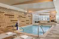 Swimming Pool EVEN Hotel ROCHESTER – MAYO CLINIC AREA