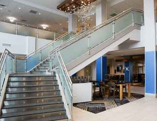 Lobi 2 Holiday Inn Express & Suites DENVER - AURORA MEDICAL CAMPUS, an IHG Hotel