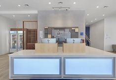 Lobi 3 Holiday Inn Express BROOKLYN - BUSHWICK, an IHG Hotel