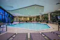 Swimming Pool Crowne Plaza NEWARK AIRPORT, an IHG Hotel