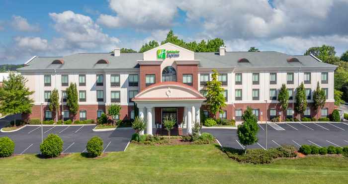 Exterior Holiday Inn Express & Suites TULLAHOMA, an IHG Hotel