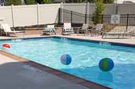 Swimming Pool Holiday Inn Express BORDENTOWN - TRENTON SOUTH, an IHG Hotel