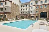 Swimming Pool Staybridge Suites DURHAM-CHAPEL HILL-RTP, an IHG Hotel