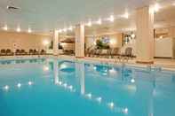 Swimming Pool Holiday Inn PORTLAND-BY THE BAY, an IHG Hotel
