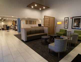 Lobi 2 Holiday Inn Express & Suites MANASSAS, an IHG Hotel