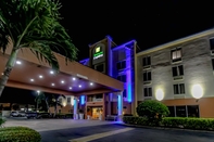 Exterior Holiday Inn Express & Suites COCOA BEACH, an IHG Hotel