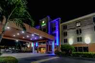 Bangunan Holiday Inn Express & Suites COCOA BEACH, an IHG Hotel