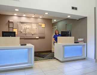 Lobby 2 Holiday Inn Express YREKA-SHASTA AREA, an IHG Hotel