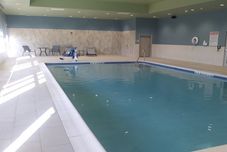 泳池 Holiday Inn Express & Suites TONAWANDA - BUFFALO AREA by IHG, an IHG Hotel