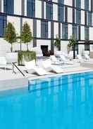 Soak up the sun at our Pool Bar & Lounge Holiday Inn DUBAI AL-MAKTOUM AIRPORT, an IHG Hotel