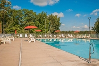 Swimming Pool Holiday Inn Club Vacations FOX RIVER RESORT AT SHERIDAN, an IHG Hotel