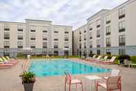 Kolam Renang Holiday Inn EAST WINDSOR - CRANBURY AREA, an IHG Hotel