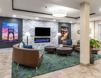 Lobby 2 Candlewood Suites PORTLAND-AIRPORT