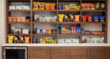 Lobby 2 Holiday Inn Express & Suites WOODSIDE LAGUARDIA AIRPORT, an IHG Hotel