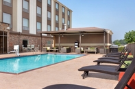 Swimming Pool Holiday Inn Express & Suites SEARCY, an IHG Hotel