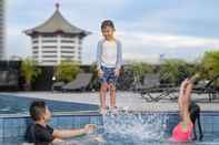 Swimming Pool voco ORCHARD SINGAPORE, an IHG Hotel