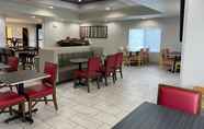 Restaurant 3 Holiday Inn Express & Suites LEWISBURG, an IHG Hotel