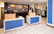 Lobi 5 Holiday Inn Express & Suites LA PORTE, an IHG Hotel