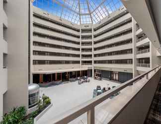 Lobby 2 Crowne Plaza Suites ARLINGTON, an IHG Hotel