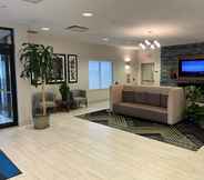 Lobi 7 Holiday Inn Express & Suites WILLIAMSPORT, an IHG Hotel