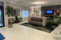 Lobby Holiday Inn Express & Suites WILLIAMSPORT, an IHG Hotel