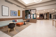 Lobby Holiday Inn GLENDALE - STADIUM & ENT DIST, an IHG Hotel