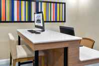 Functional Hall Holiday Inn Express & Suites NAPLES NORTH - BONITA SPRINGS, an IHG Hotel