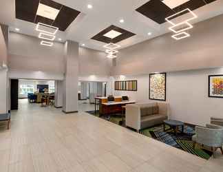 Lobi 2 Holiday Inn Express & Suites PEMBROKE PINES-SHERIDAN ST, an IHG Hotel