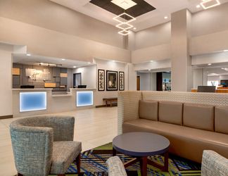 Lobi 2 Holiday Inn Express & Suites PEMBROKE PINES-SHERIDAN ST, an IHG Hotel