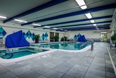 游泳池 Holiday Inn & Suites SYRACUSE AIRPORT - LIVERPOOL, an IHG Hotel