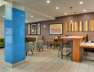 Lobby 2 Holiday Inn Express & Suites LAKE WORTH NW LOOP 820, an IHG Hotel