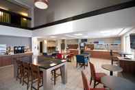 บาร์ คาเฟ่ และเลานจ์ Holiday Inn Express HOUGHTON-KEWEENAW, an IHG Hotel