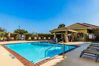 Swimming Pool Staybridge Suites LAREDO INTERNATIONAL AIRPORT, an IHG Hotel