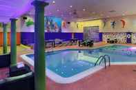 สระว่ายน้ำ Holiday Inn BOSTON BUNKER HILL AREA, an IHG Hotel