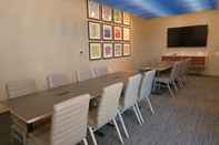 Functional Hall Holiday Inn Express & Suites ONALASKA - LA CROSSE AREA, an IHG Hotel