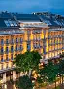 The impressive Grand Hotel Wien facade on Kaerntner Ring, Vienna โรงแรมกรันด์ วีน