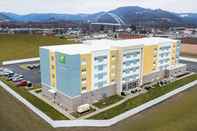 Exterior Holiday Inn Express & Suites MOUNDSVILLE, an IHG Hotel