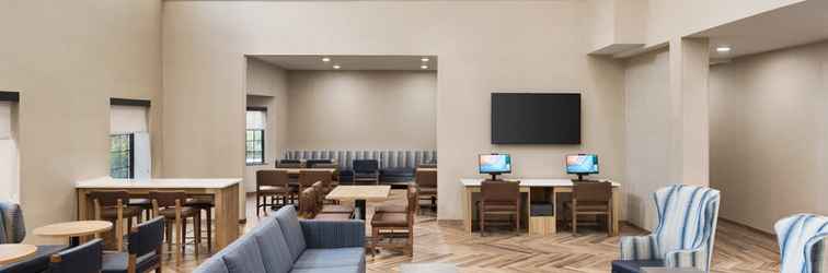 Lobby Staybridge Suites QUANTICO-STAFFORD, an IHG Hotel