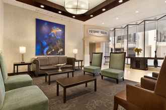 Lobby 4 Crowne Plaza CRYSTAL CITY-WASHINGTON, D.C., an IHG Hotel