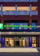 Hotel main entrance Holiday Inn Express Beijing Yizhuang Center, an IHG Hotel