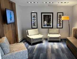 Lobi 2 Holiday Inn Express & Suites DENVER AIRPORT, an IHG Hotel