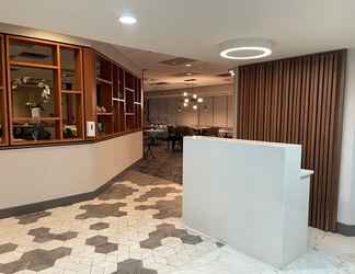 Lobby 2 Holiday Inn MARTINSBURG, an IHG Hotel