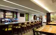 Bar, Kafe, dan Lounge 7 Holiday Inn CLARK - NEWARK AREA, an IHG Hotel