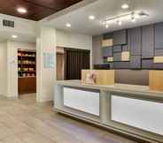 Lobi 3 Holiday Inn Express & Suites WAXAHACHIE, an IHG Hotel